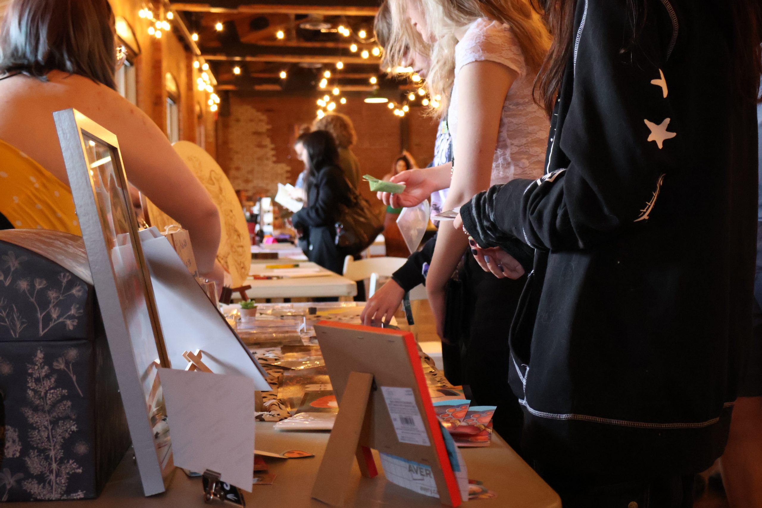People browsing zines